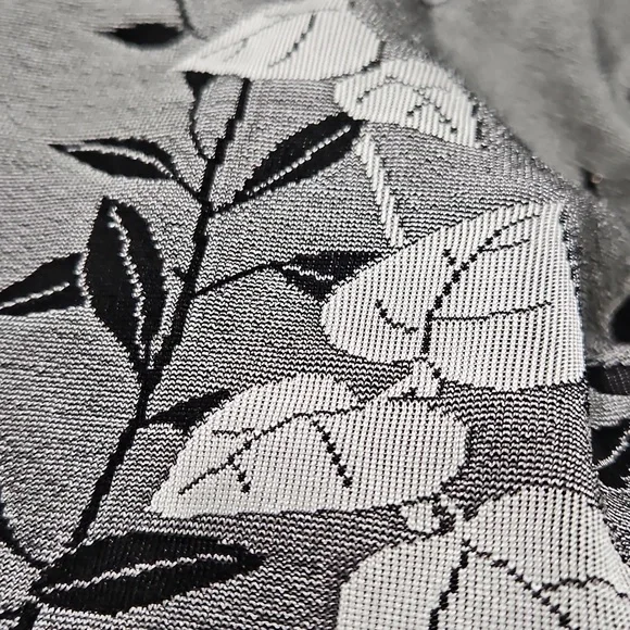 Women's Gray V-Neck Floral Embroidered Top - Picture 5 of 5